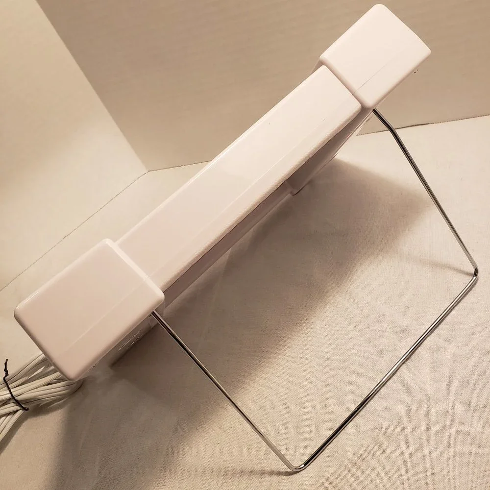 LIGHTED MAKEUP MIRROR by JERDON - FIRST CLASS - MODEL J1010 - MIRROR 6.5